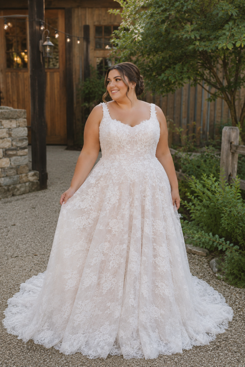 Plus Size Allover Lace A-Line Wedding Dress with Sweetheart Neckline