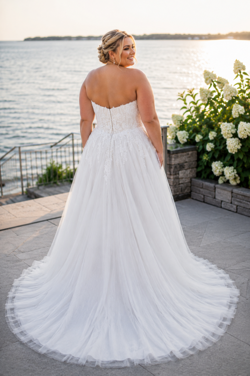 Plus Size Strapless Lace A-Line Wedding Dress with Sweetheart Neckline