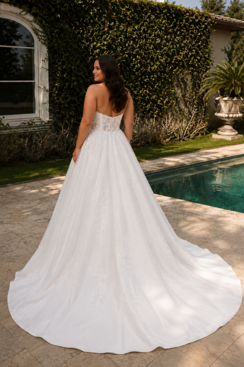 Plus Size Strapless Lace Ball Gown Wedding Dress with Sweetheart Neckline